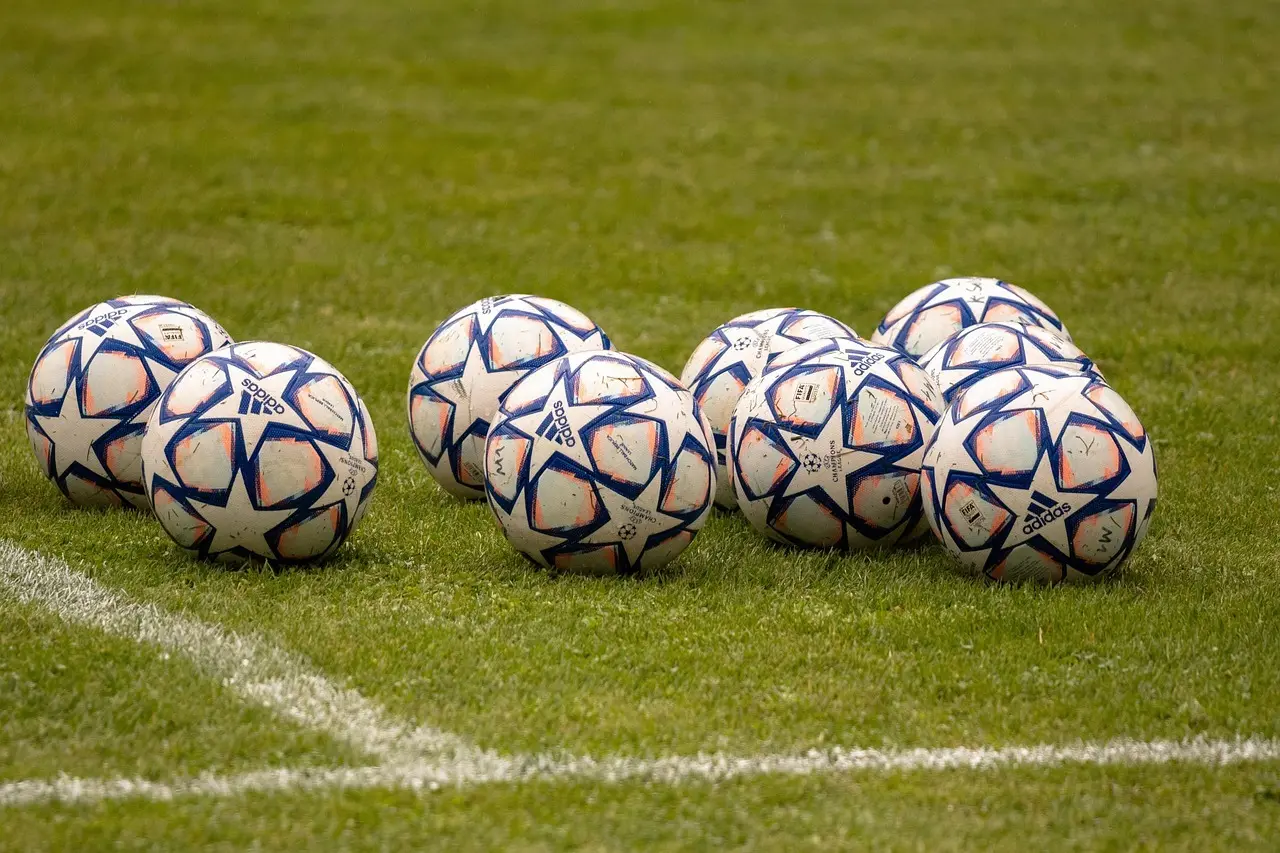 Udligninger, skarpe afslutninger og sene afgørelser: Regionalliga Ost runde 1 åbner med nerve
